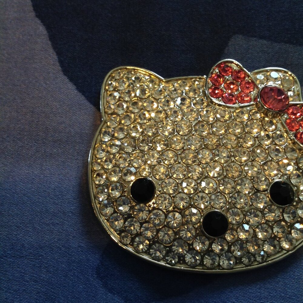 Large Hello Kitty Rhinestone Crystal Belt Buckle - Dark Pink Bow - Picture 4 of 6